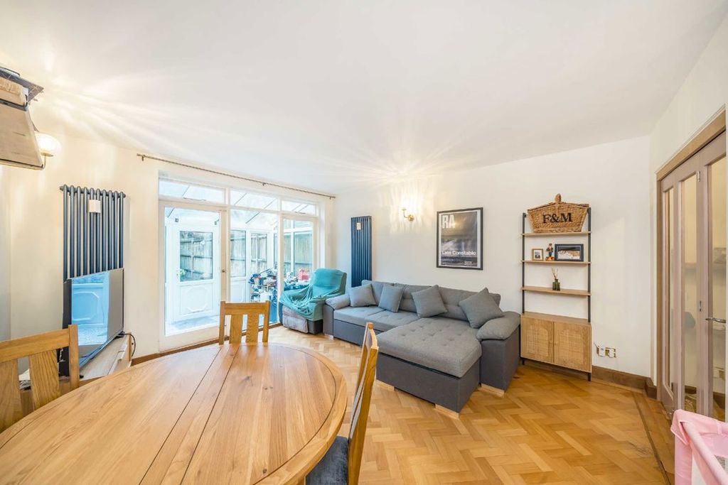 Property photo 3 of 6