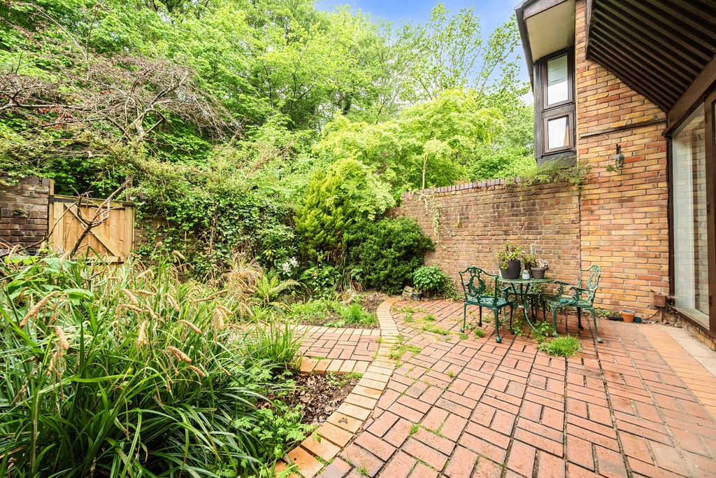 Property photo 2 of 17 Garden