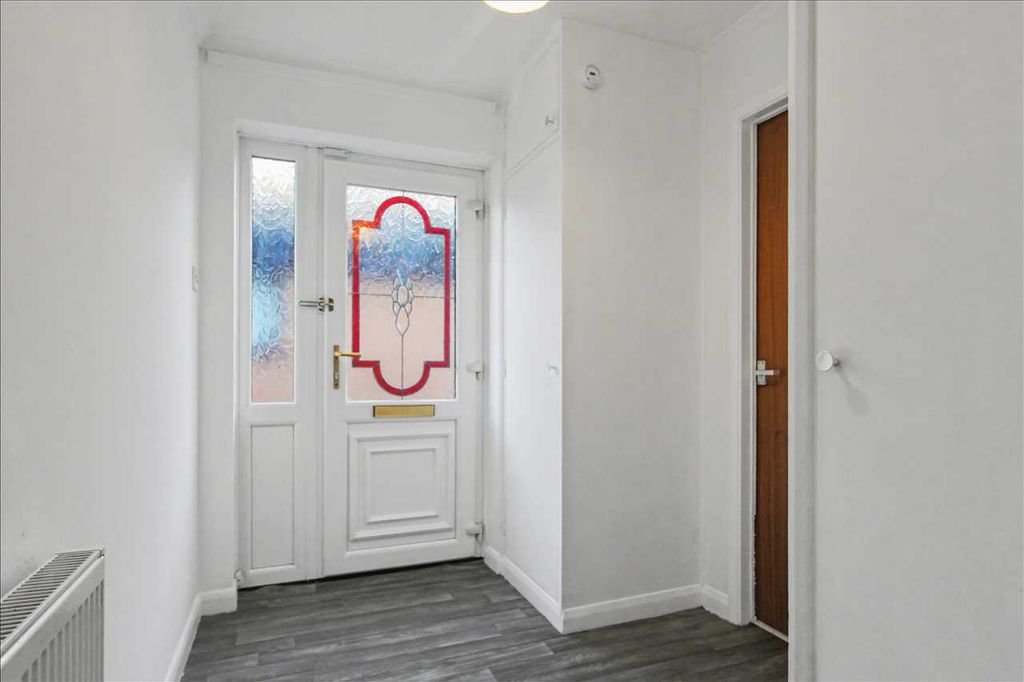 Property photo 2 of 21 Entrance Hall