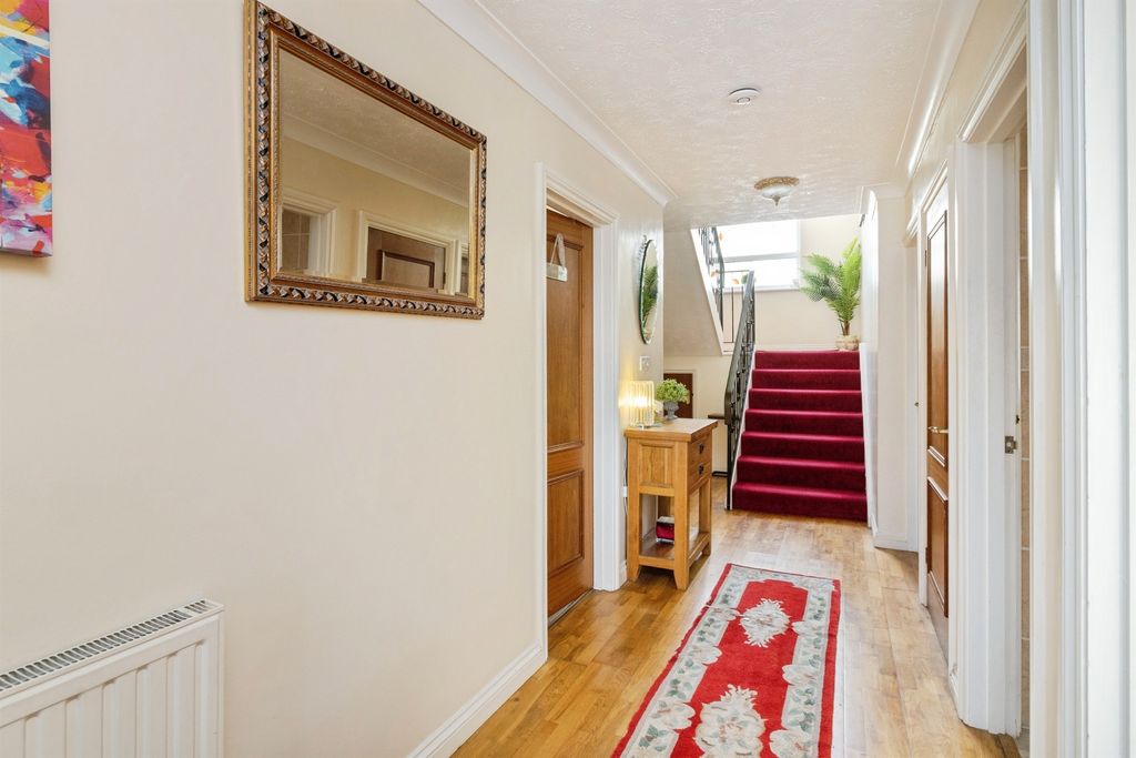 Property photo 3 of 31