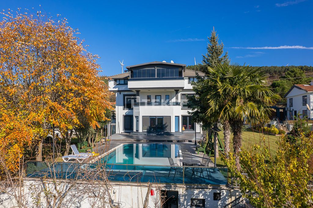 Property photo 1 of 49