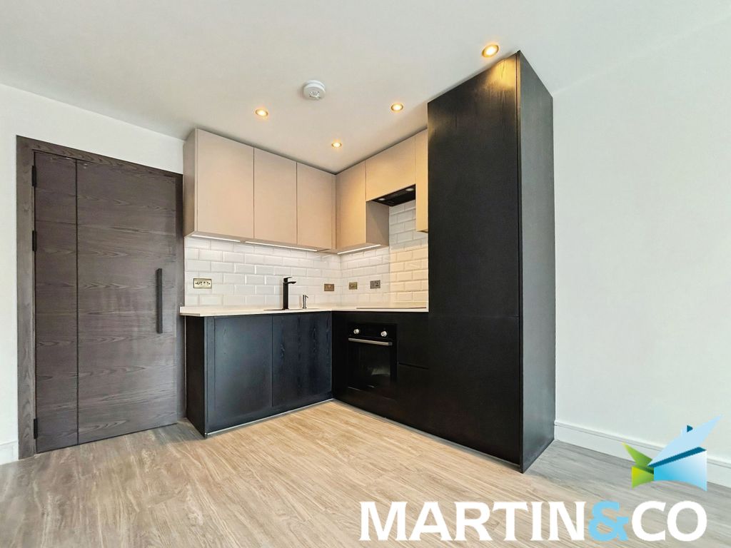 Property photo 3 of 21 7Cf9d563-Kitchen