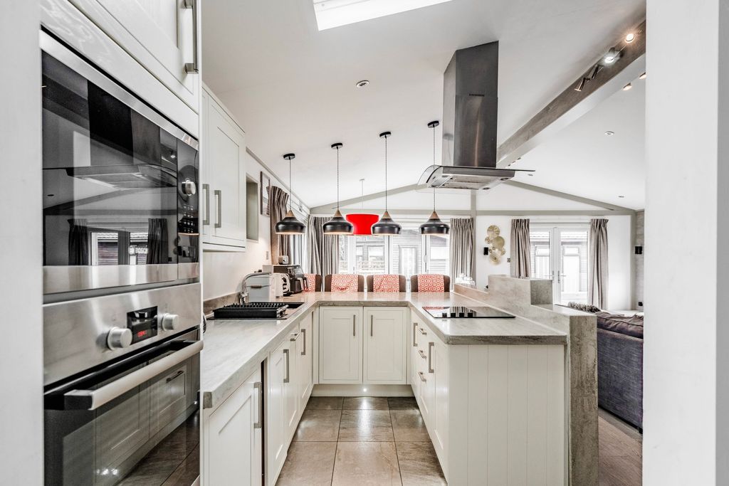 Property photo 3 of 24