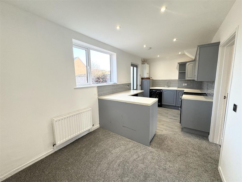 Property photo 3 of 10 Diner/Kitchen