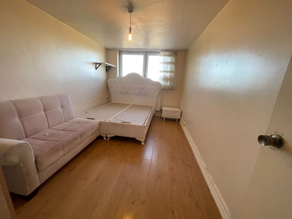 Property photo 3 of 9 Photo 9