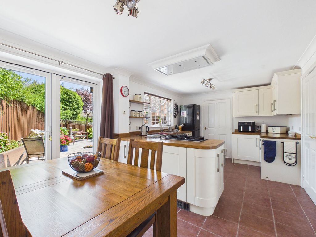 Property photo 2 of 28 Dining Kitchen