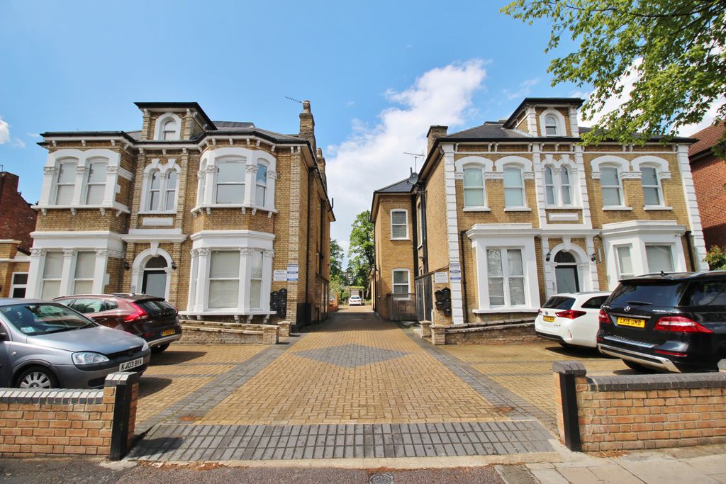 Property photo 1 of 10 2 Double Bed Flat
