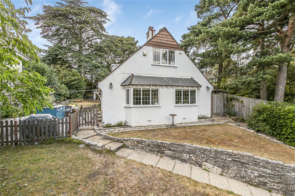 Property photo 2 of 24 Compton Avenue