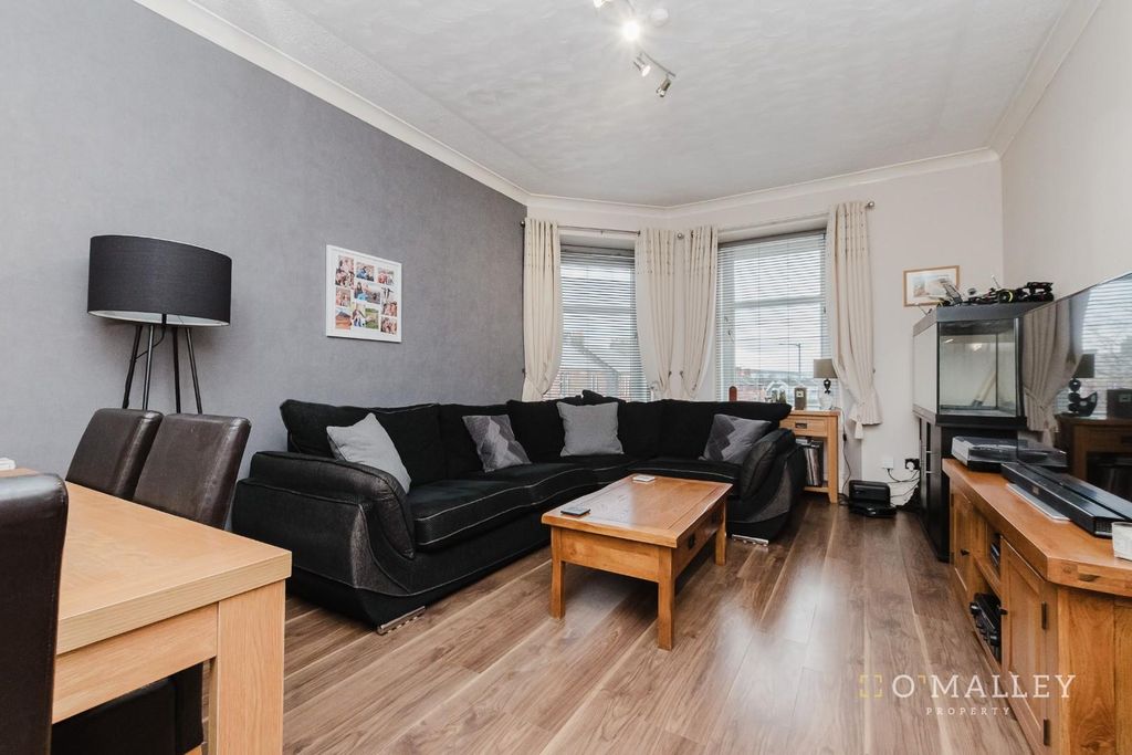 Property photo 2 of 14 Lounge