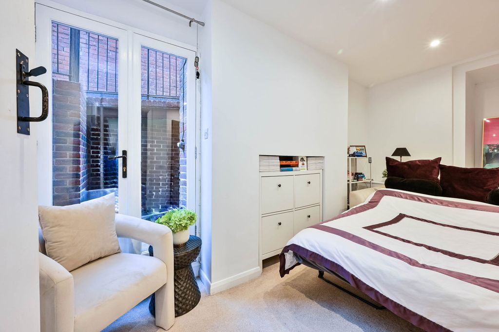 Additional image 24 of 2 bed maisonette for saleWaterden Road, Guildford GU1