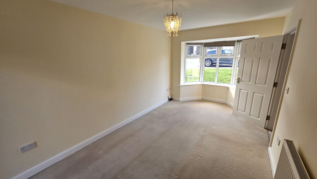 Property photo 3 of 21 Living Room