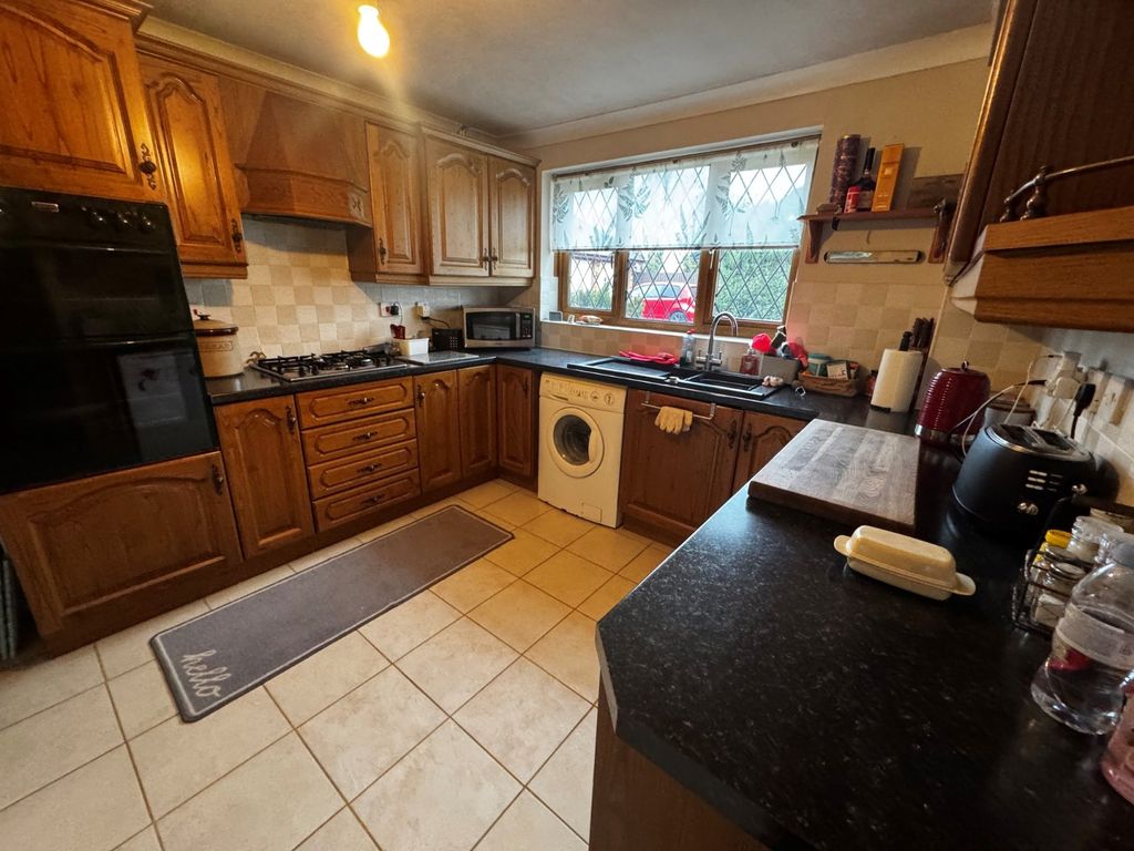 Property photo 2 of 16 Picture No. 18