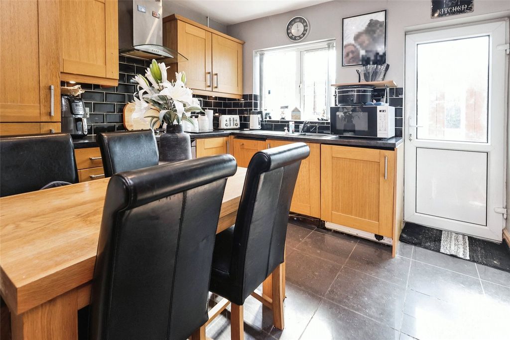 Property photo 3 of 15 Kitchen