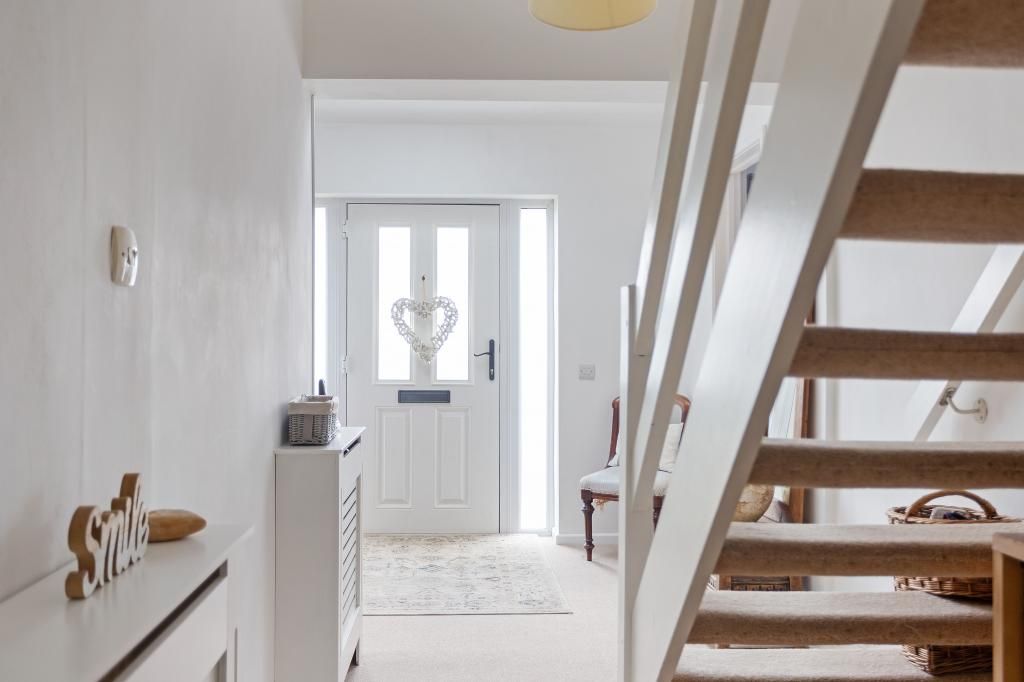 Property photo 2 of 21 Entrance Hall