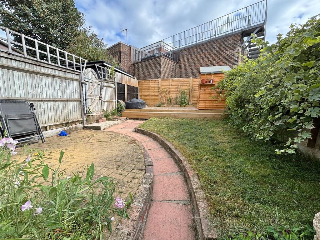 Property photo 2 of 12