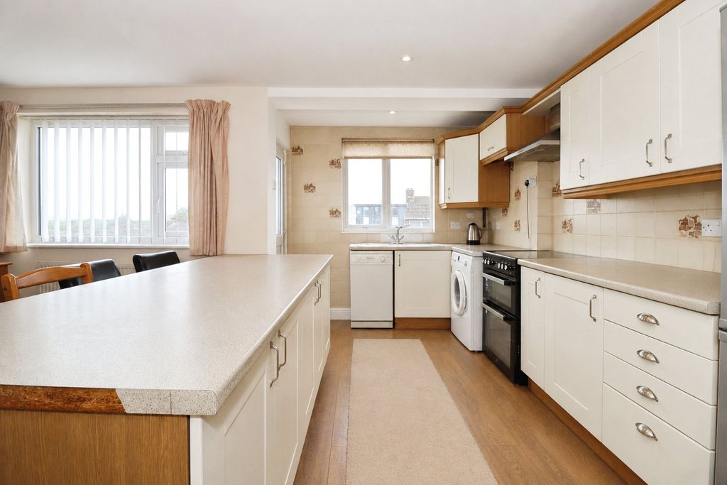 Property photo 2 of 15 Picture No. 18