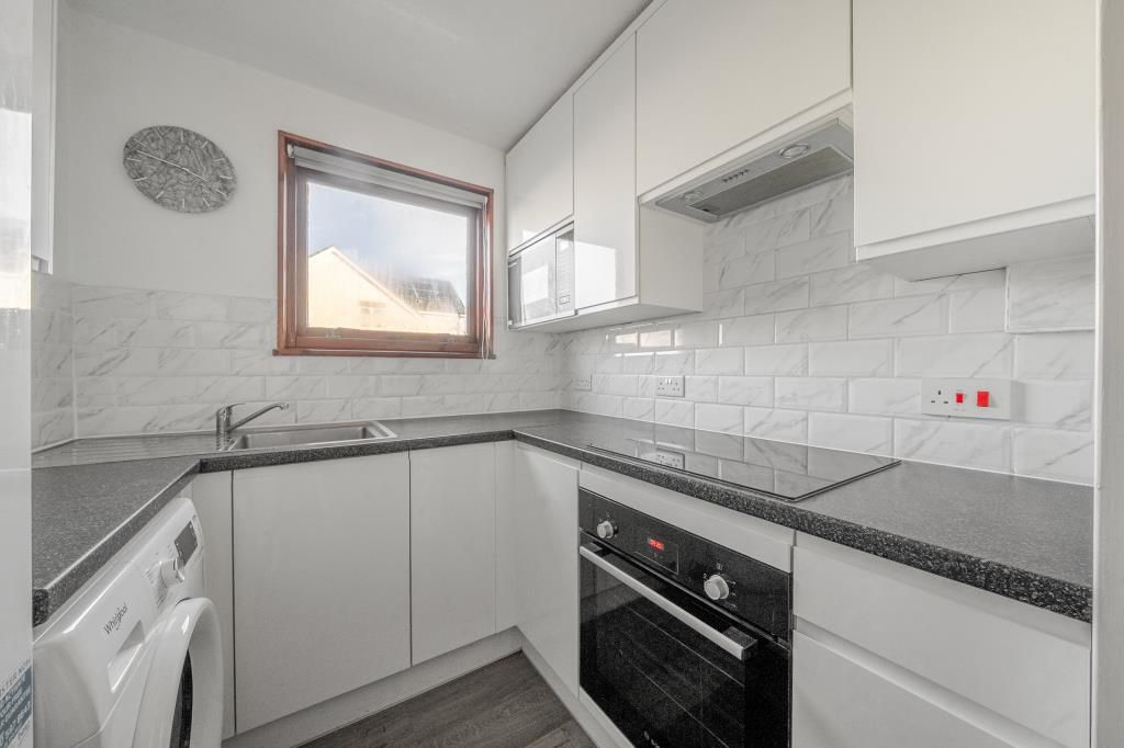 Property photo 3 of 9 Kitchen