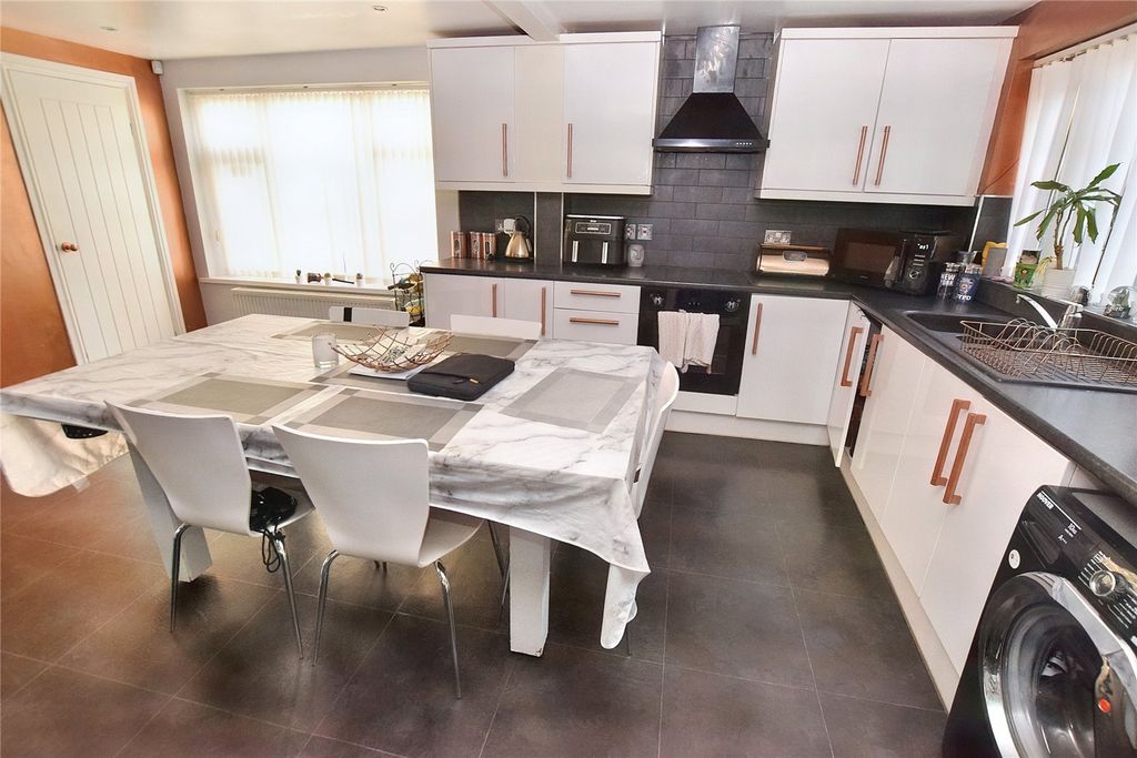 Property photo 3 of 16 Picture 3