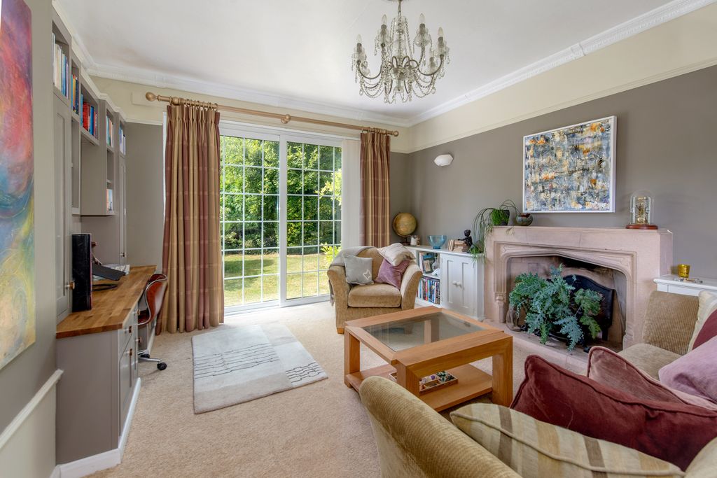 Property photo 2 of 34 Sitting Room