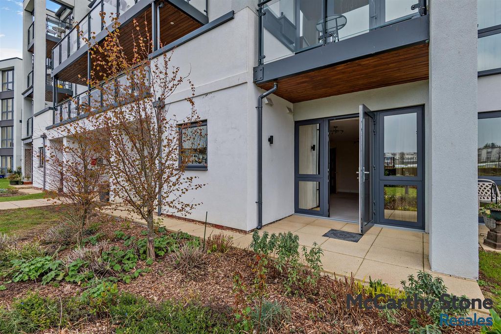 Property photo 3 of 26 8682429-Exterior02-800.Jpg