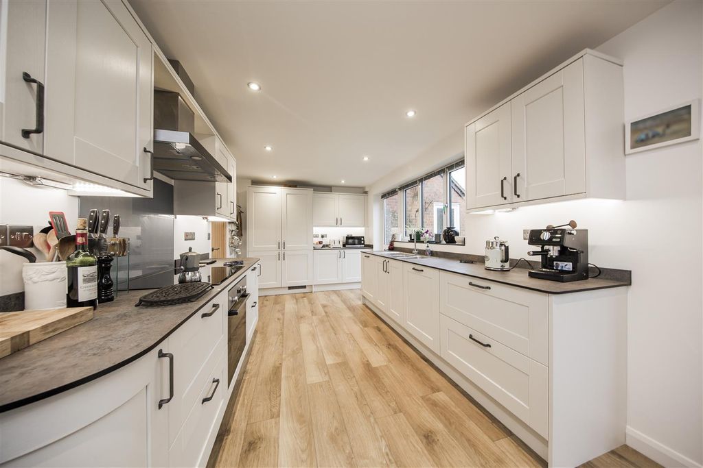 Property photo 3 of 32 Kitchen Diner