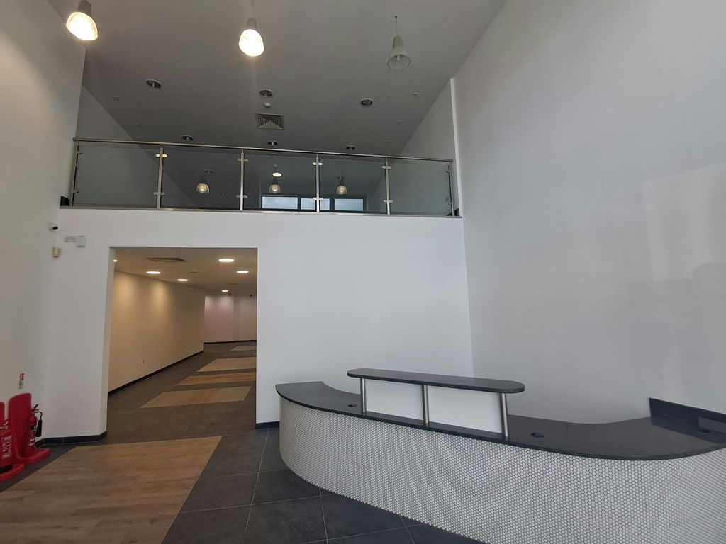 Property photo 3 of 9 1000011165.Jpg