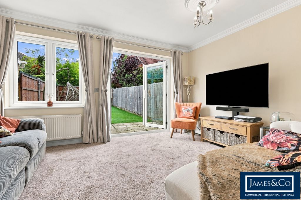 Property photo 2 of 16 13Acaciadriveg
