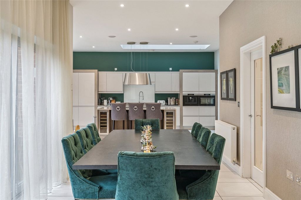 Property photo 2 of 21 Dining Area