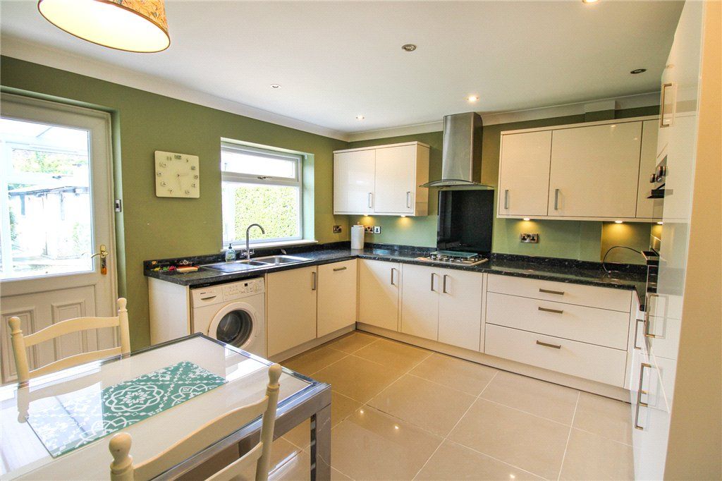 Property photo 3 of 17 Dining Kitchen