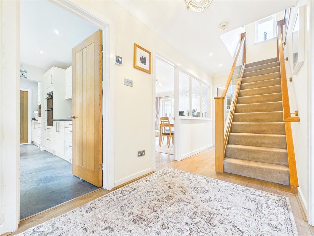 Property photo 3 of 29 Entrance Hall