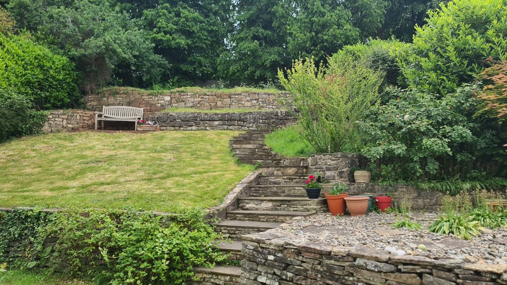 Property photo 2 of 20 Garden