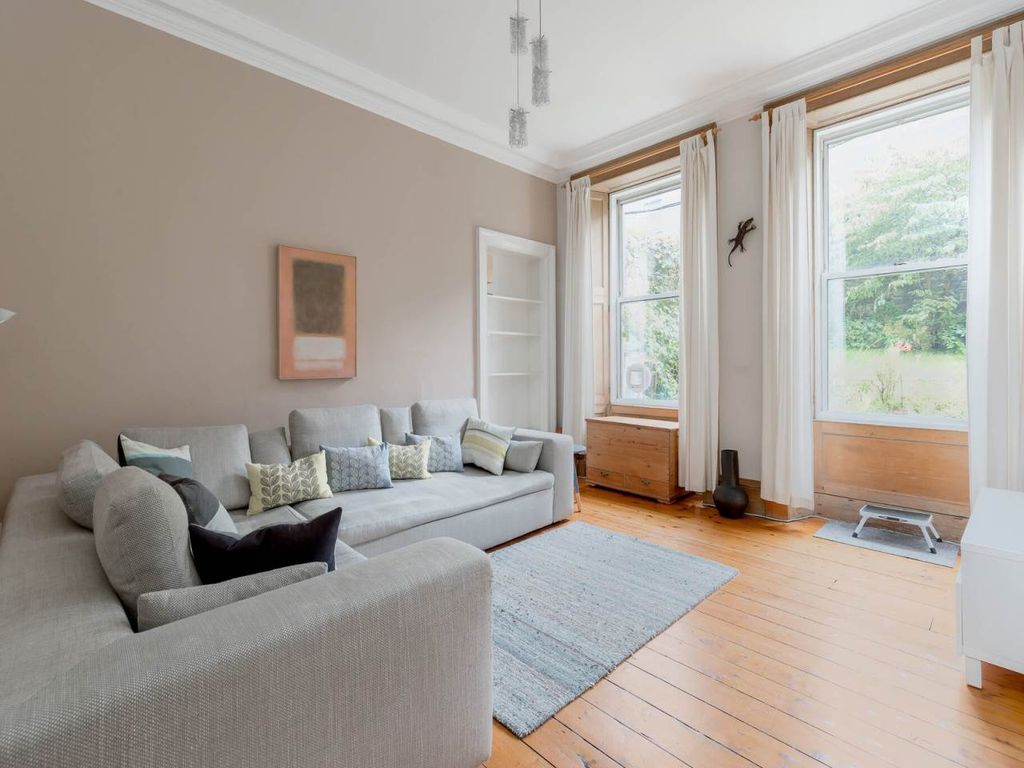 Property photo 3 of 18 70800_Baronyst_006