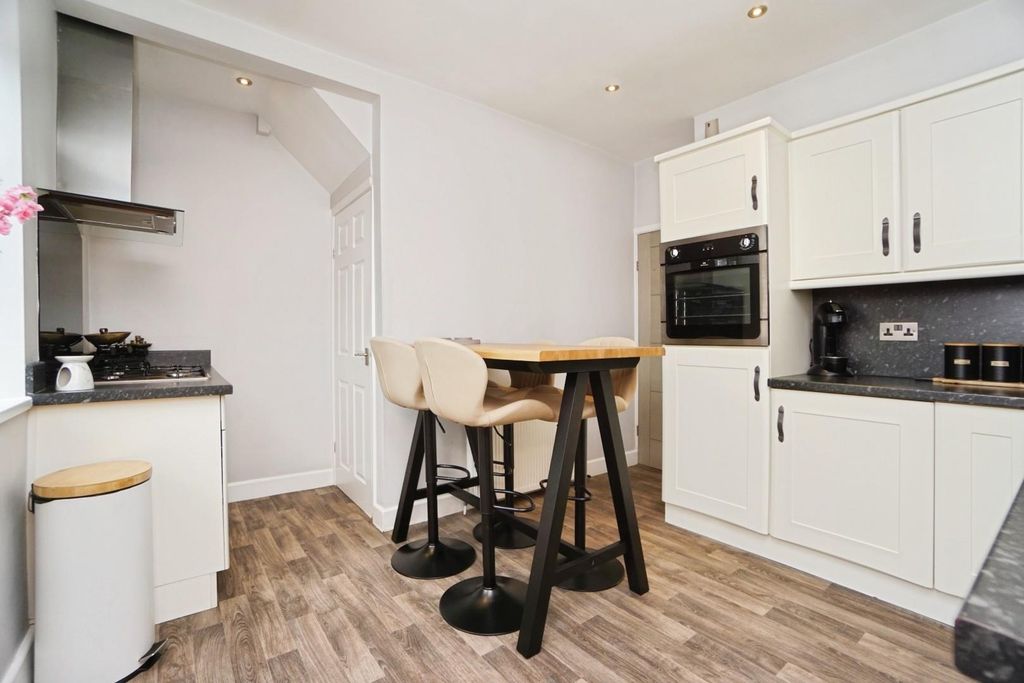 Property photo 3 of 23 Kitchen