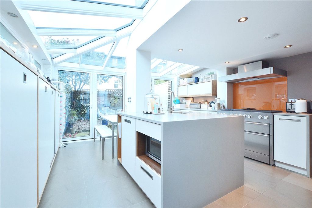 Property photo 2 of 10 Picture No. 12