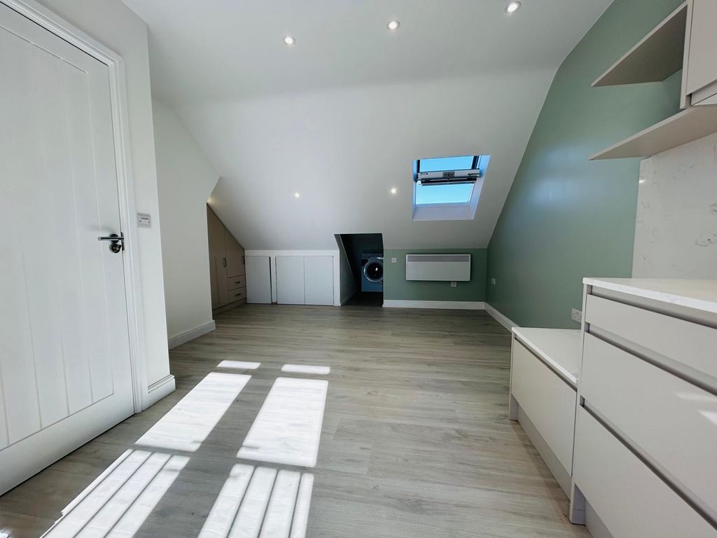 Property photo 3 of 10 Gallery