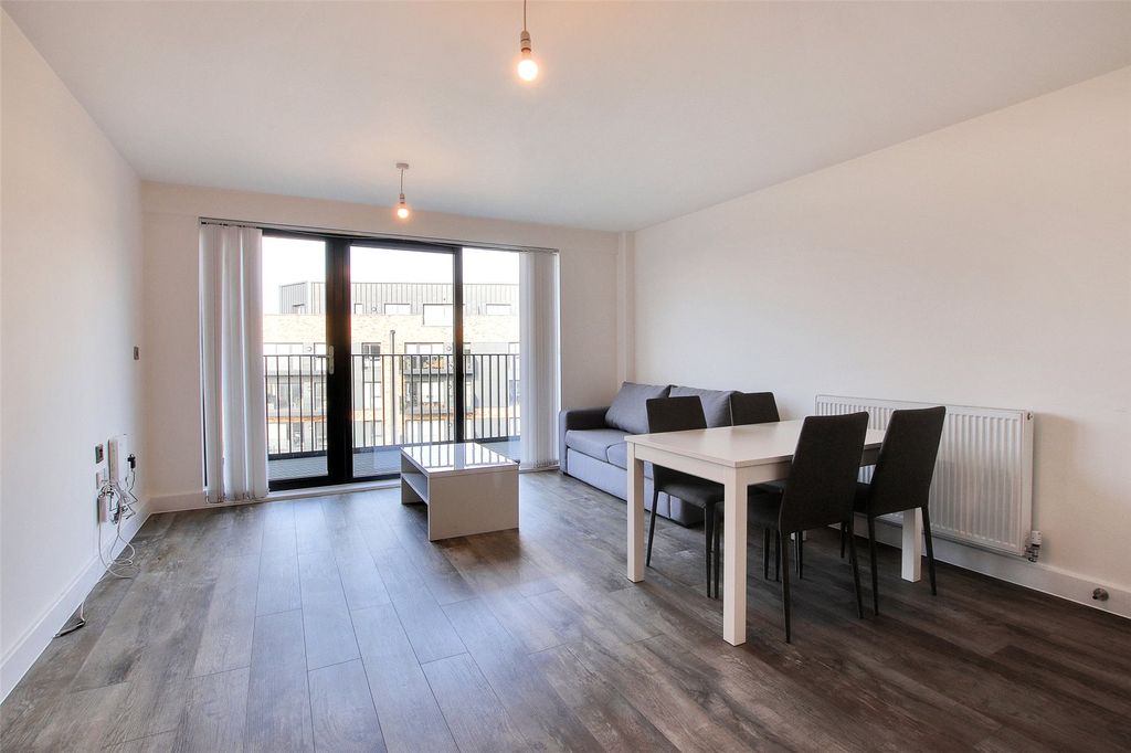 Property photo 2 of 11 Lounge/Dining
