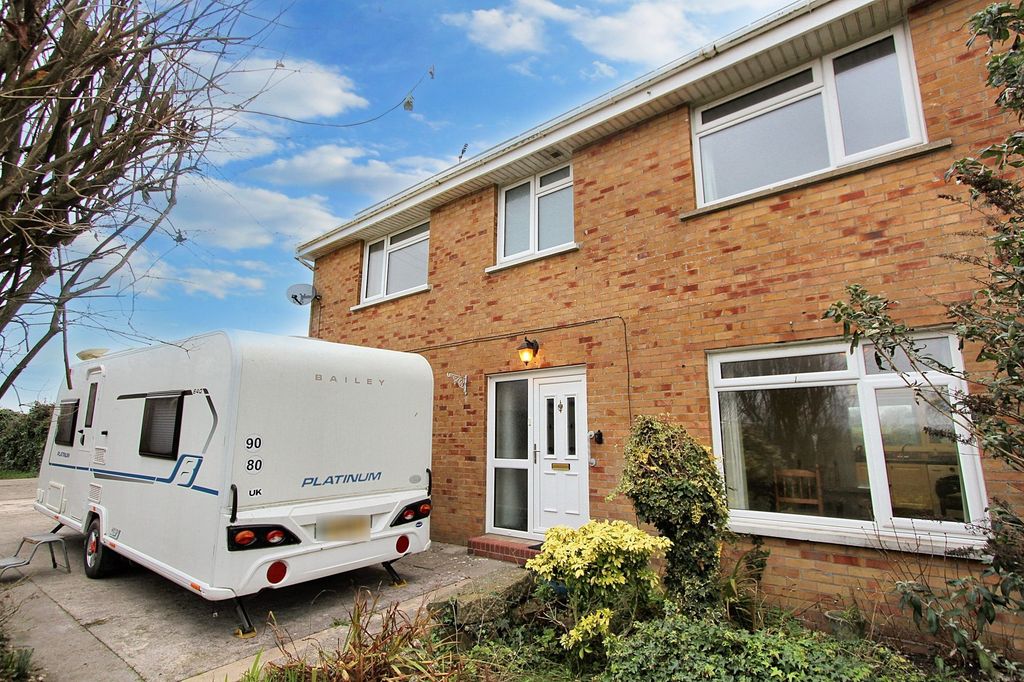 Property photo 2 of 27