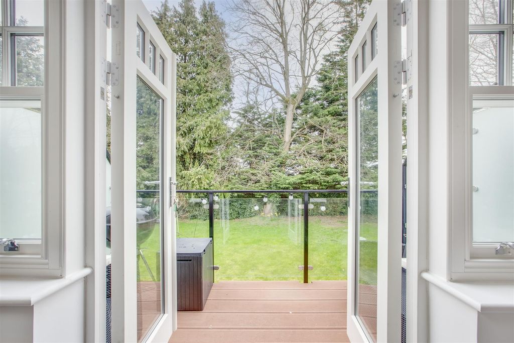 Property photo 3 of 10 Balcony