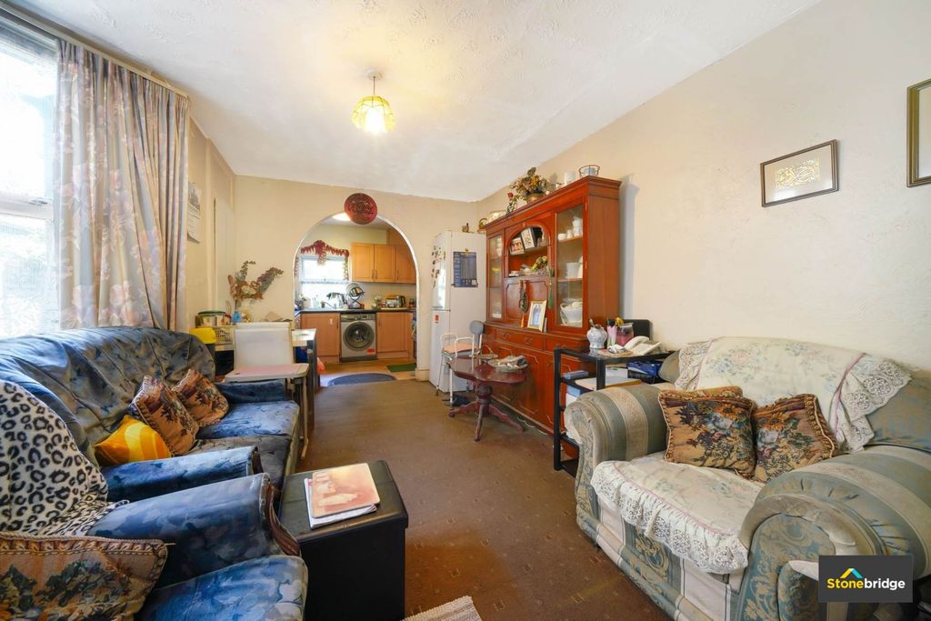 Property photo 3 of 13