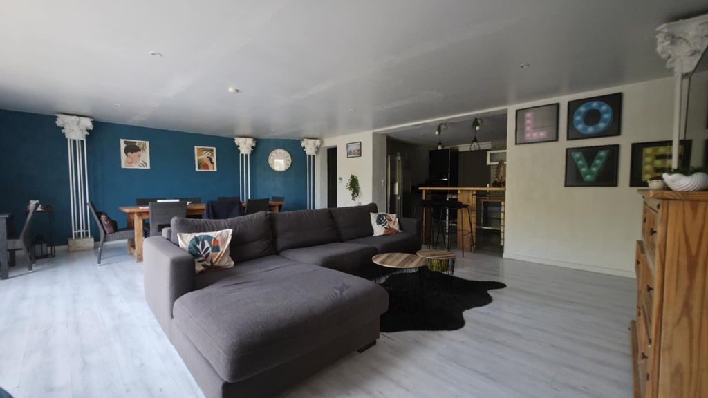 Property photo 3 of 44