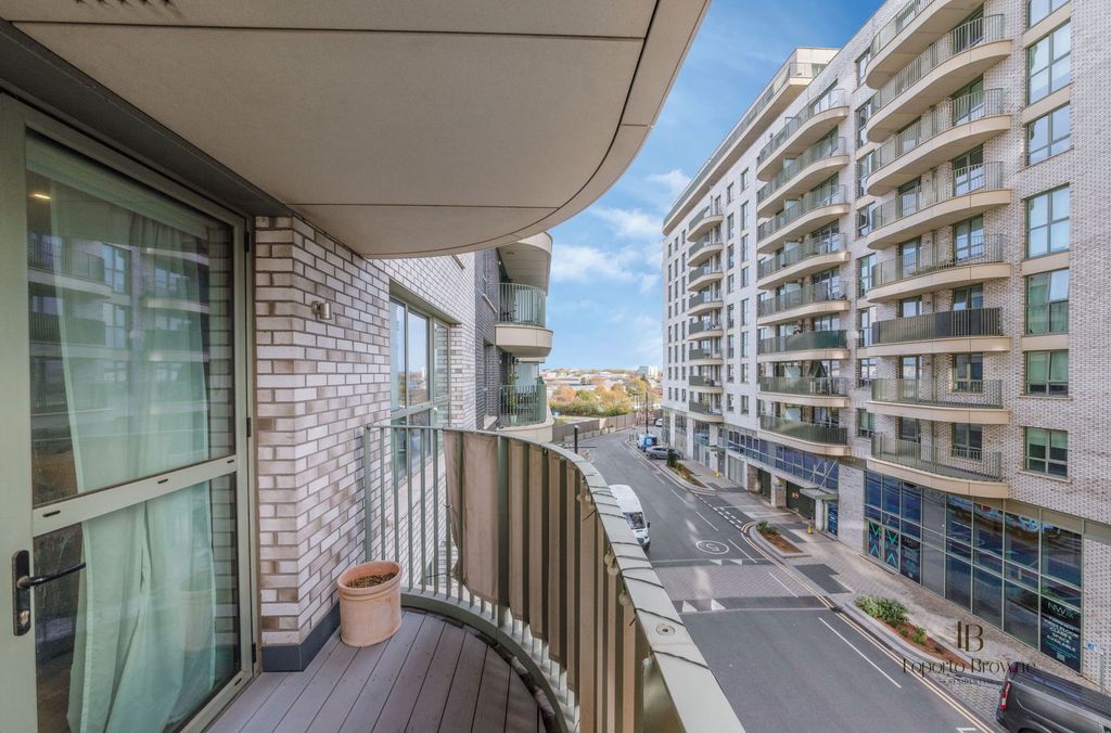 Property photo 2 of 23