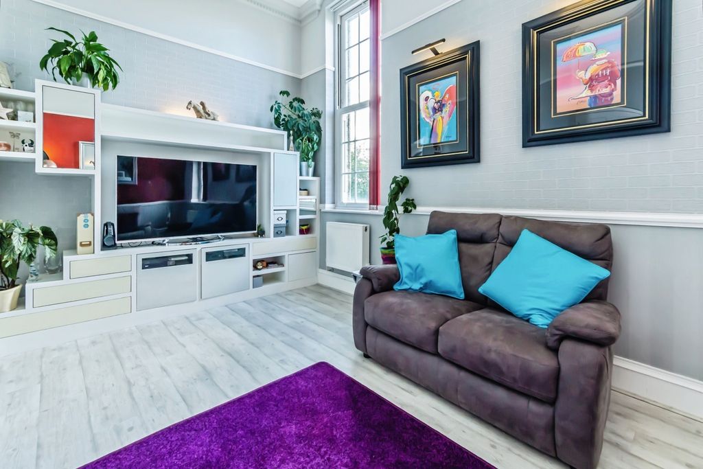 Property photo 2 of 21 Pbox-Img.Jpg