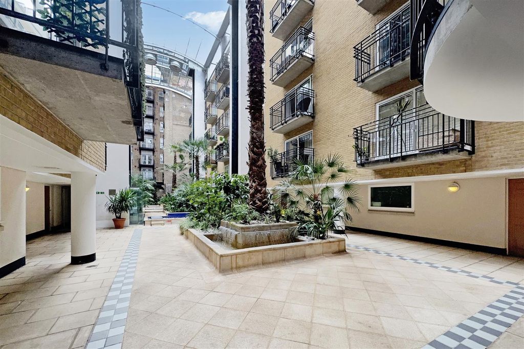 Property photo 2 of 17 Flat 45, Globe View, 10 High Timber St - 3A8DM1Bhd