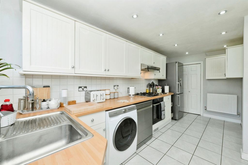 Property photo 3 of 16
