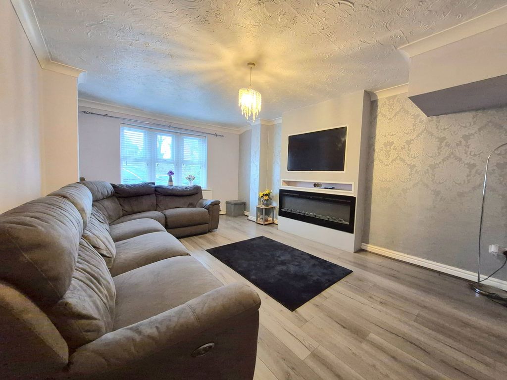 Property photo 3 of 28