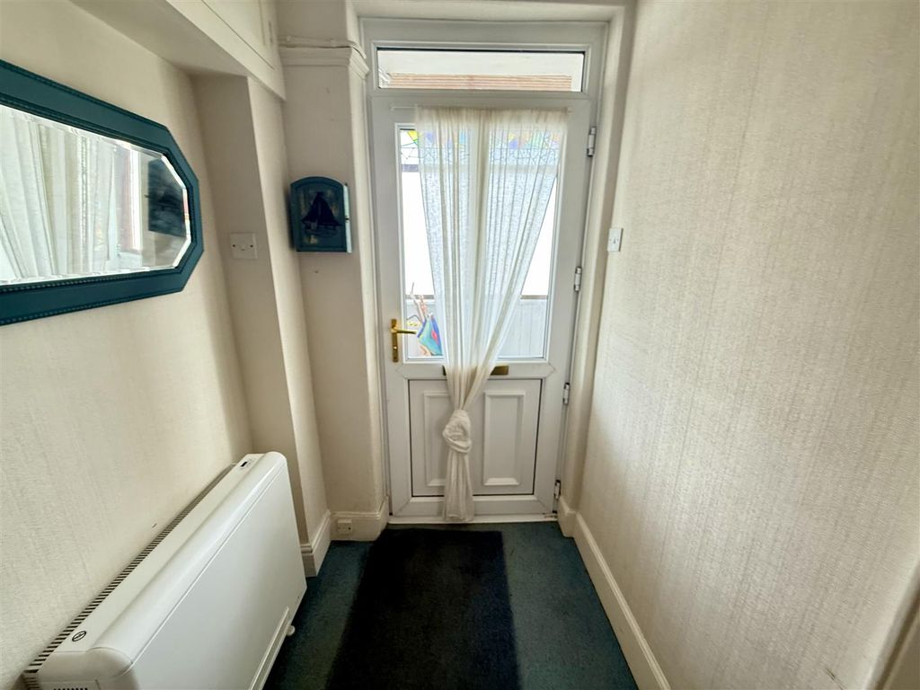 Property photo 3 of 42 Entrance Hall