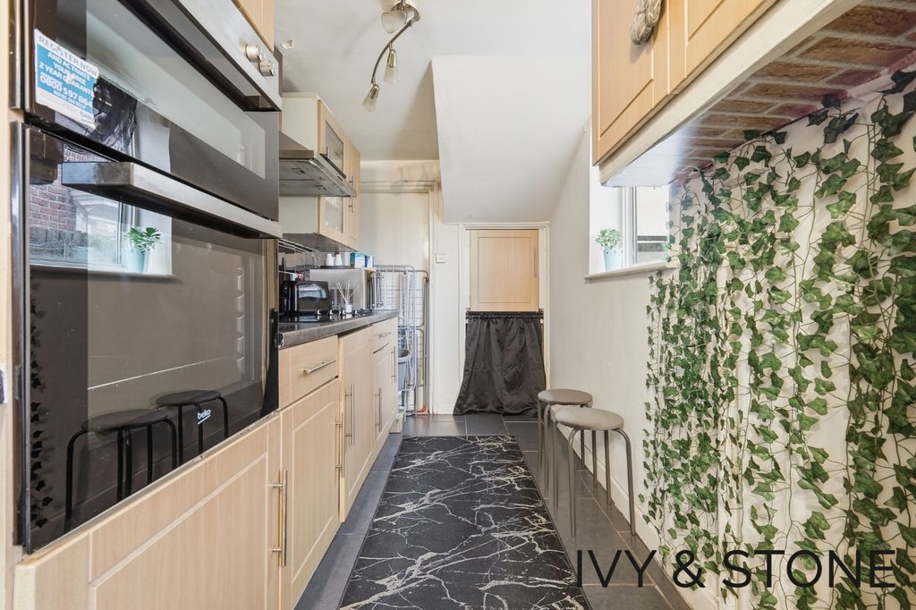 Property photo 3 of 20 4664552