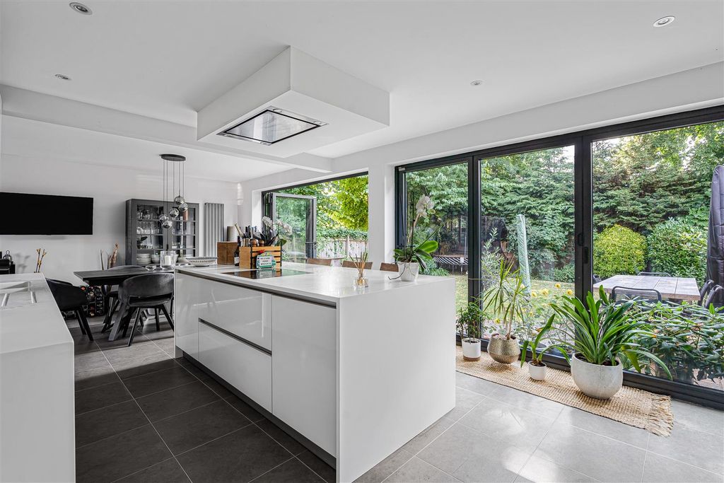 Property photo 3 of 15 Kitchen