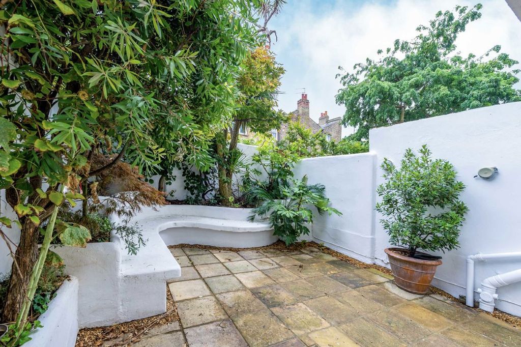 Property photo 3 of 8