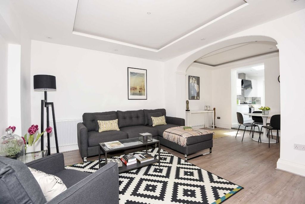 Property photo 2 of 7